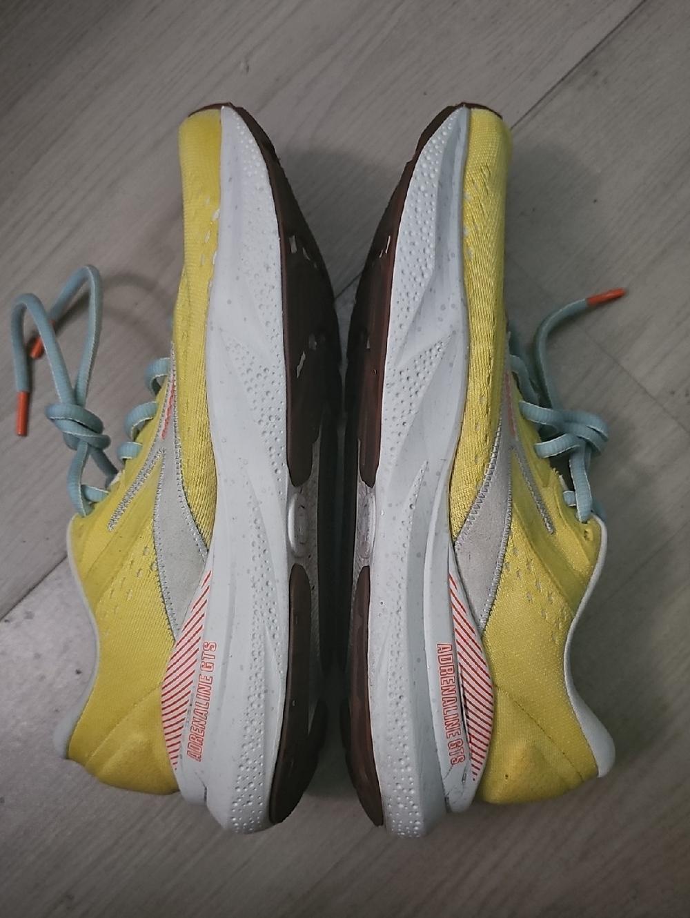 Brooks Adrenaline GTS 24 120426-1b-744 Women's US 9 Yellow Running Shoes TZP1039 - Picture 4 of 9